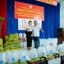 Biểu tượng đám đông và bong bóng lời thoại, tượng trưng cho cộng đồng và hỗ trợ