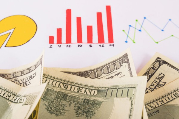 Biểu tượng GDPR và lá chắn bảo vệ dữ liệu
